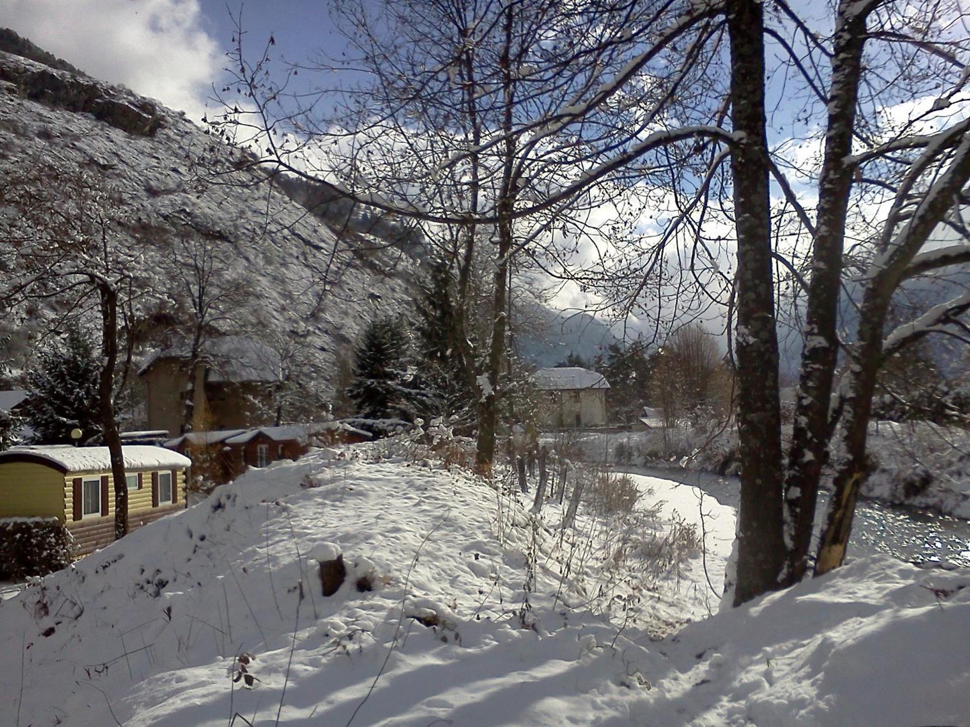 Le Bourg-dʼOisans A La Rencontre Du Soleil - Camping מראה חיצוני תמונה